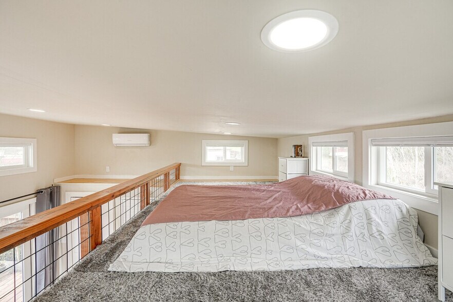 Building Photo - 1142 Temple Dr