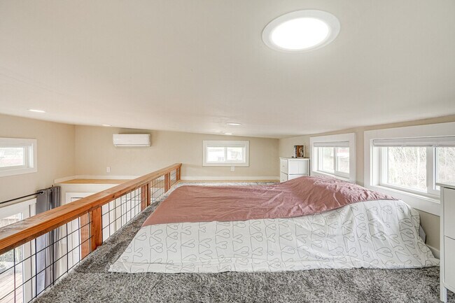 Building Photo - 1142 Temple Dr