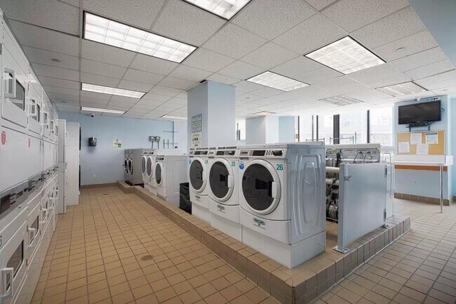 Building Photo - 2 bedroom in New York NY 10036
