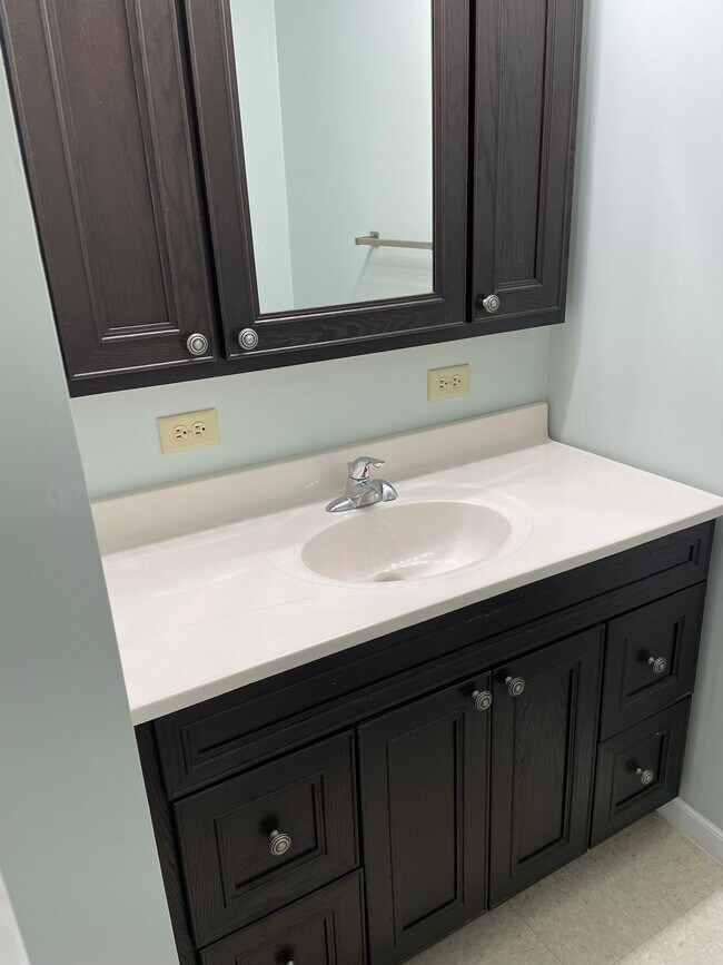 Bathroom - 661 N Washington St