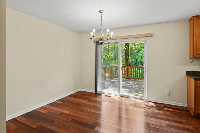 Building Photo - 144 Midland Rd