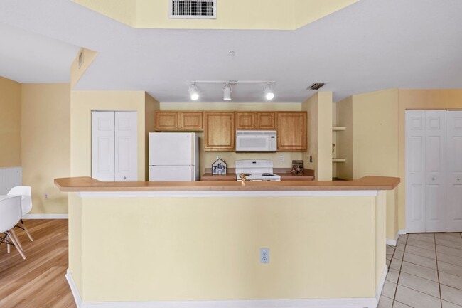 Building Photo - 410 S Villa San Marco Dr