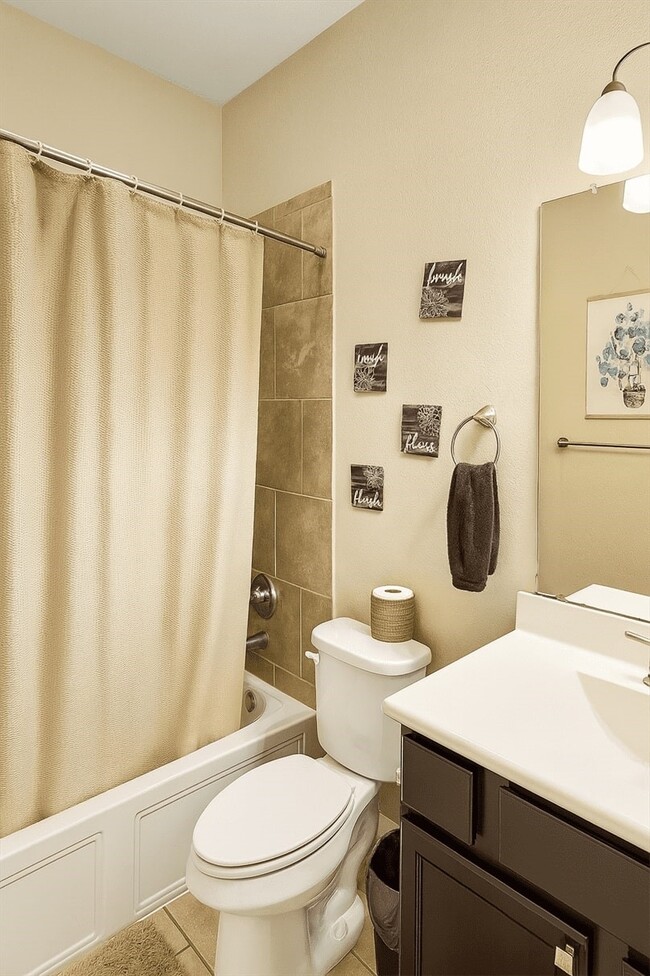 Building Photo - 21399 Hunter Hart Dr