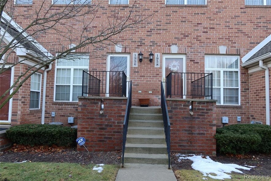 Building Photo - 1956 Campau Farms Cir