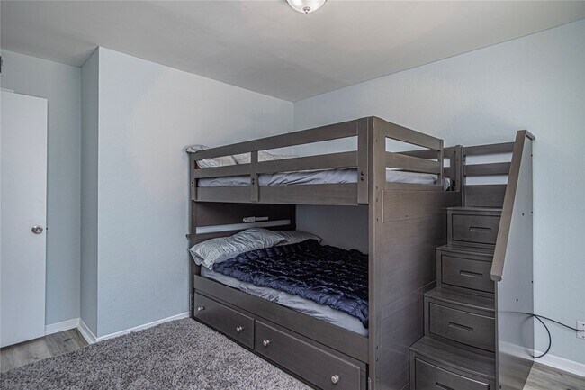 Building Photo - 301 Commander Dr