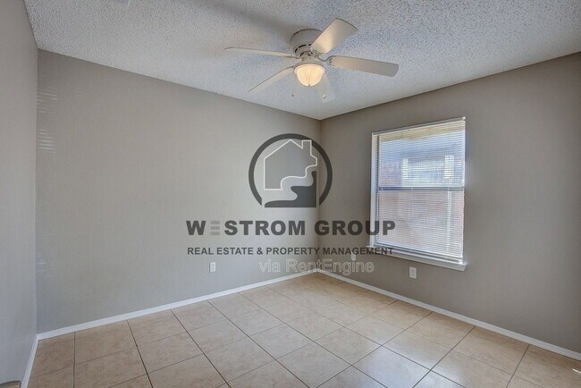 Building Photo - 420 Revolution Ln