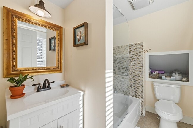 Building Photo - 26 Snow St