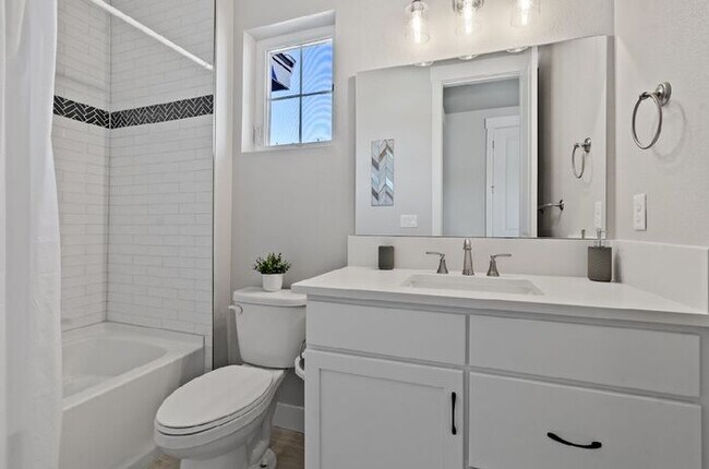 Building Photo - Gorgeous 3 bed/ 3.5 bath Condo At Heron La...