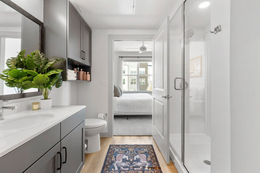 Building Photo - 1301 Leah Ave