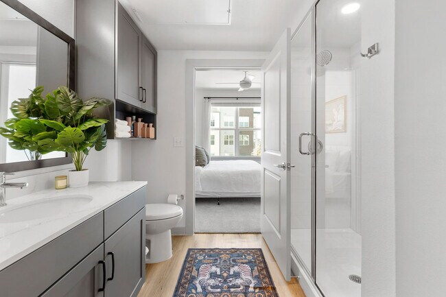 Building Photo - 1301 Leah Ave