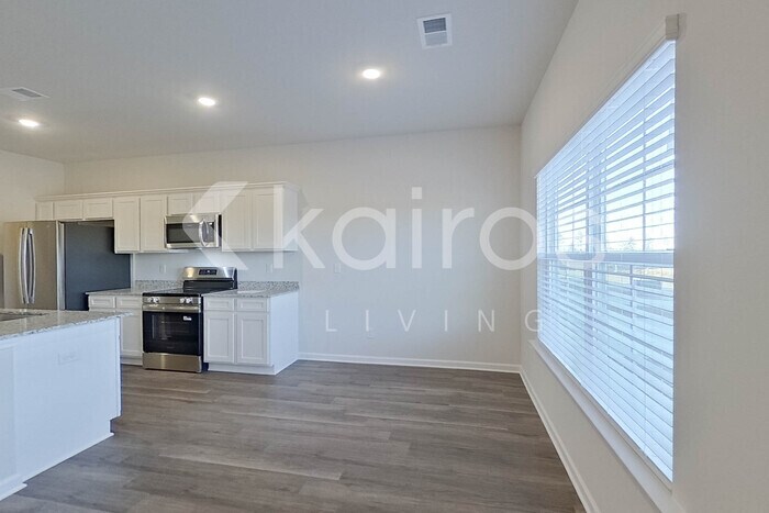 Building Photo - 2185 Banyan Cir