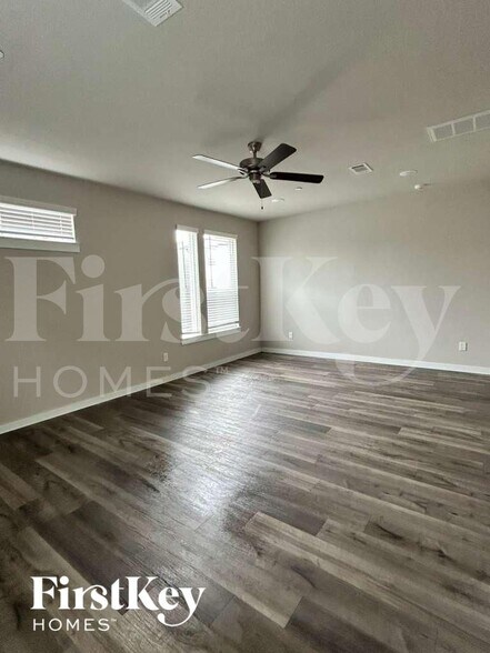 Building Photo - 341 N Centro Cir