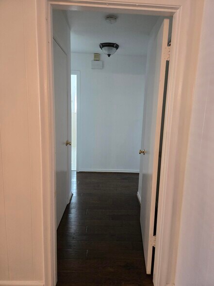 Building Photo - 8604 Baltimore Dr