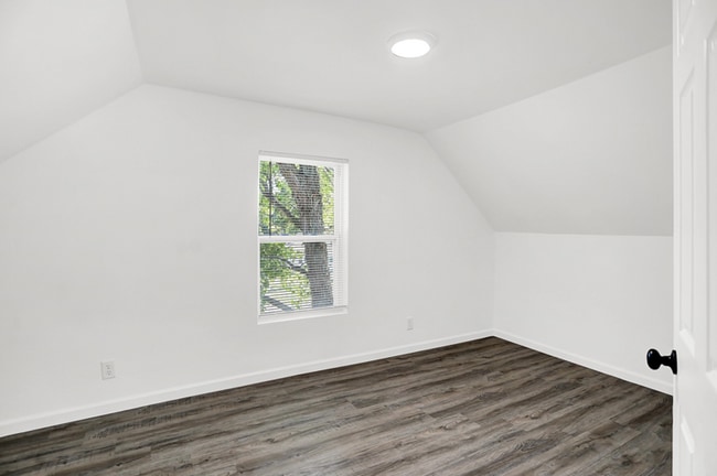 Building Photo - 2212 S Delawanda Ave