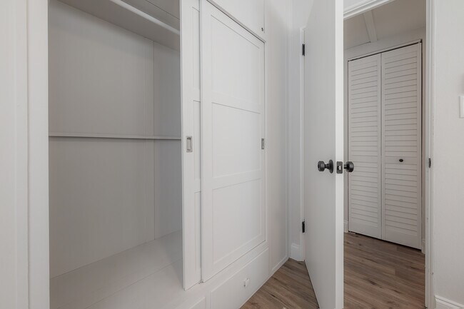 Building Photo - 2400 34th Ave N