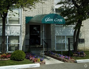 Entrance - Glen Cove Apartments