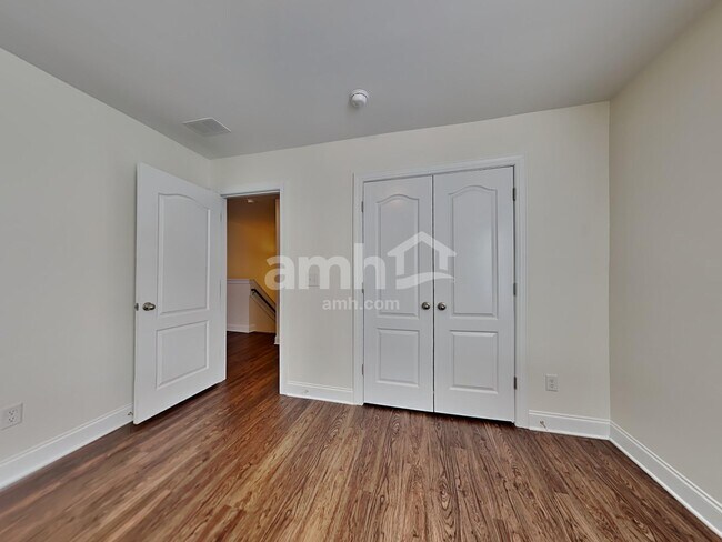 Building Photo - 111 Doral Blue Dr