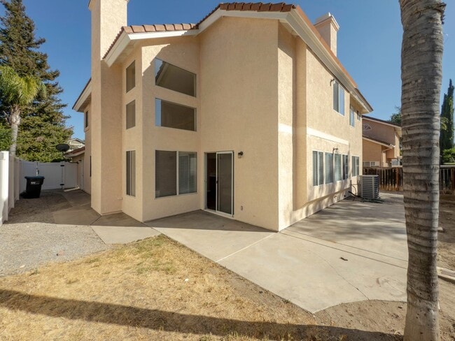 Building Photo - 4 BEDROOM / 3 CAR GARAGE MURRIETA HOME FOR...