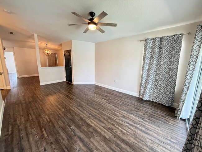 Building Photo - Grand Palms 8844-B