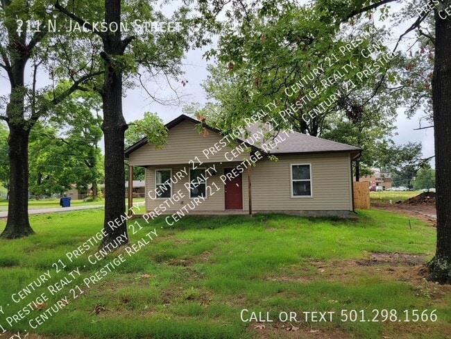 Primary Photo - 211 N Jackson St