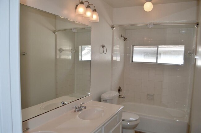 Building Photo - 16707 Sussex Dr