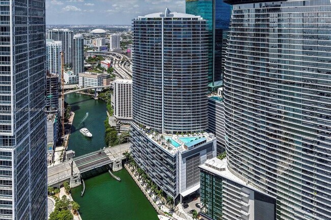 Building Photo - 200 Biscayne Blvd Way