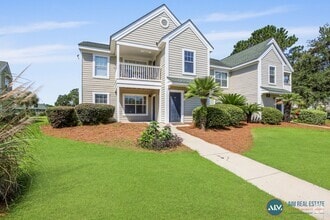 Building Photo - Immaculate 2-Bedroom Ground-Floor Villa in...