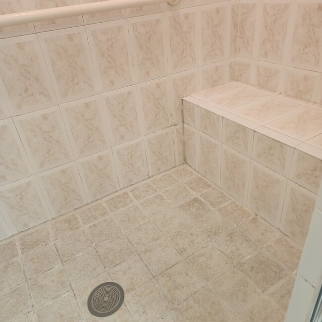 Building Photo - 2560 Rosehill Cir