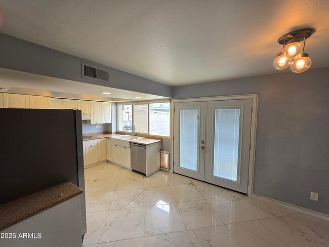 Building Photo - 8407 E Chaparral Rd