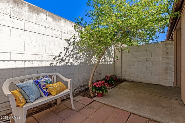Building Photo - 1622 E Campbell Ave