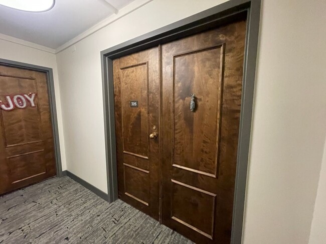 Building Photo - Location is as Good as it Gets!