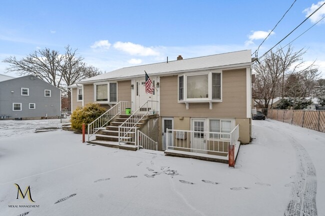 Building Photo - 1692 Memorial Dr