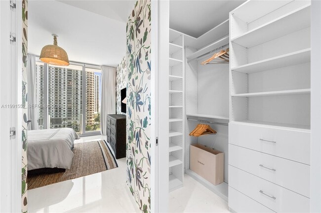 Building Photo - 300 Biscayne Blvd Way