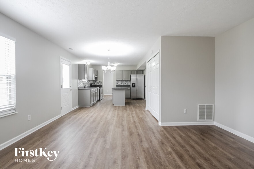 Building Photo - 6250 Twyckenham Dr