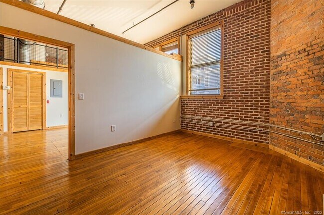 Building Photo - 325 Myrtle Ave