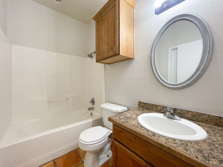 Building Photo - 506 3rd St