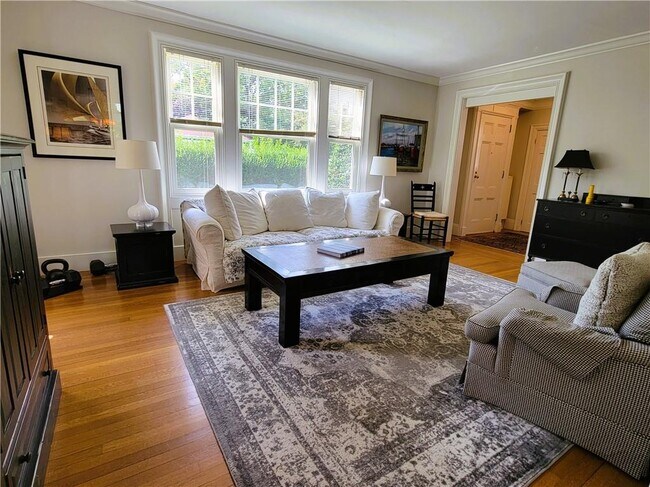 Building Photo - 60 Prairie Ave