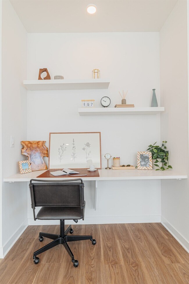 Building Photo - 10505 Deerwood Rd