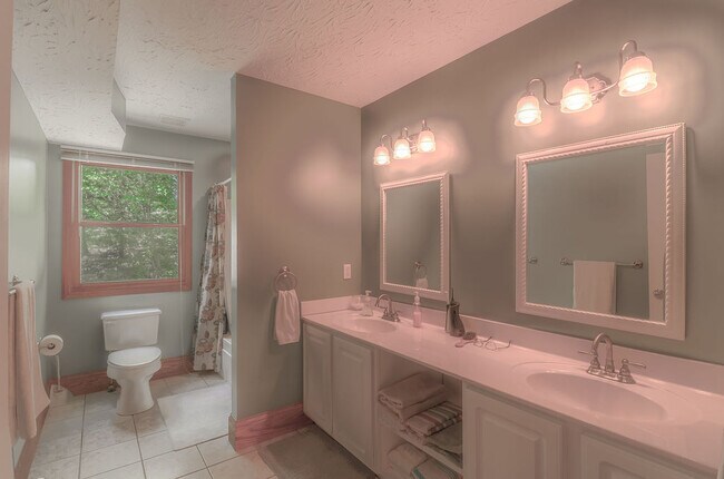 Building Photo - 610 Hickory Point Dr