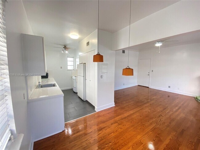 Building Photo - 610 8th St