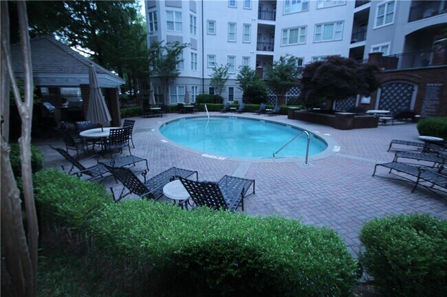 Building Photo - 11 Perimeter Center E