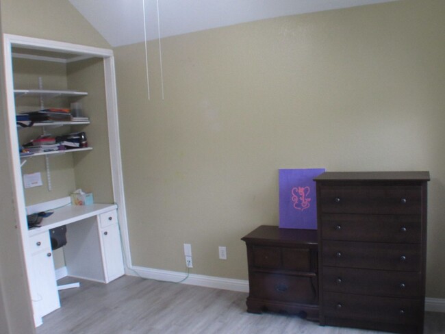 Building Photo - Great Irving Location!