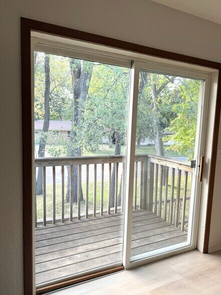 West facing balcony - 6531 Channel Rd NE
