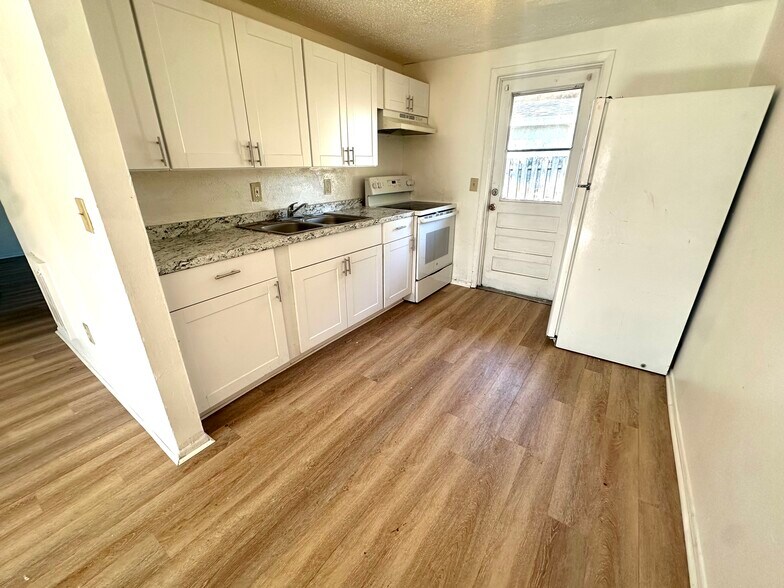 Building Photo - 2225 E 133rd Ave