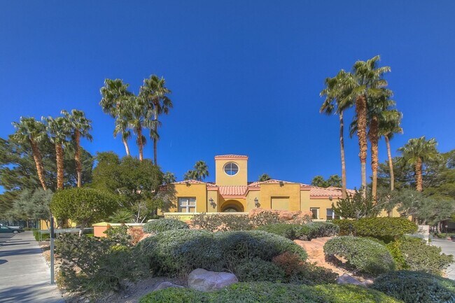 Building Photo - 220 E Flamingo Rd