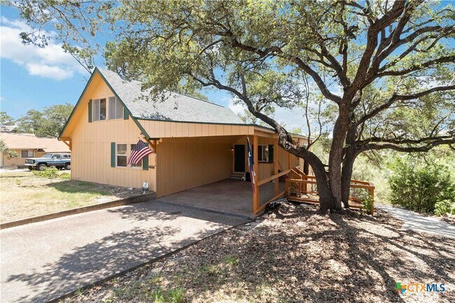 Building Photo - 2676 Woodcrest Dr