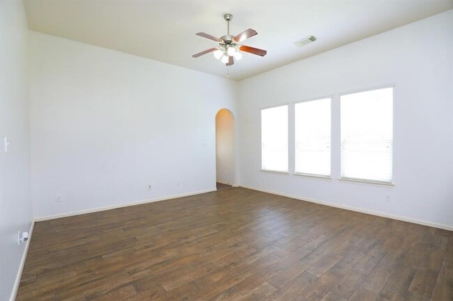 Building Photo - 12827 Pecan Shores Dr