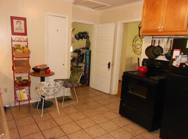 Building Photo - 2 BED 1 BATH WOODBINE COTTAGE
