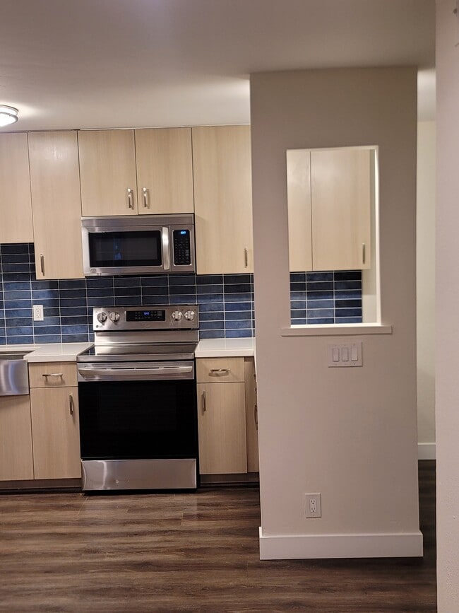 Building Photo - 745 E Bradley Ave