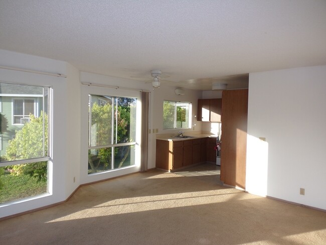Building Photo - Mililani Parkway 2 Bedroom 1 Bath with 2 P...